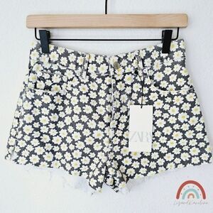 New! Zara Daisy Floral Denim High Waist Side Slit Button Fly Frayed Hem Shorts